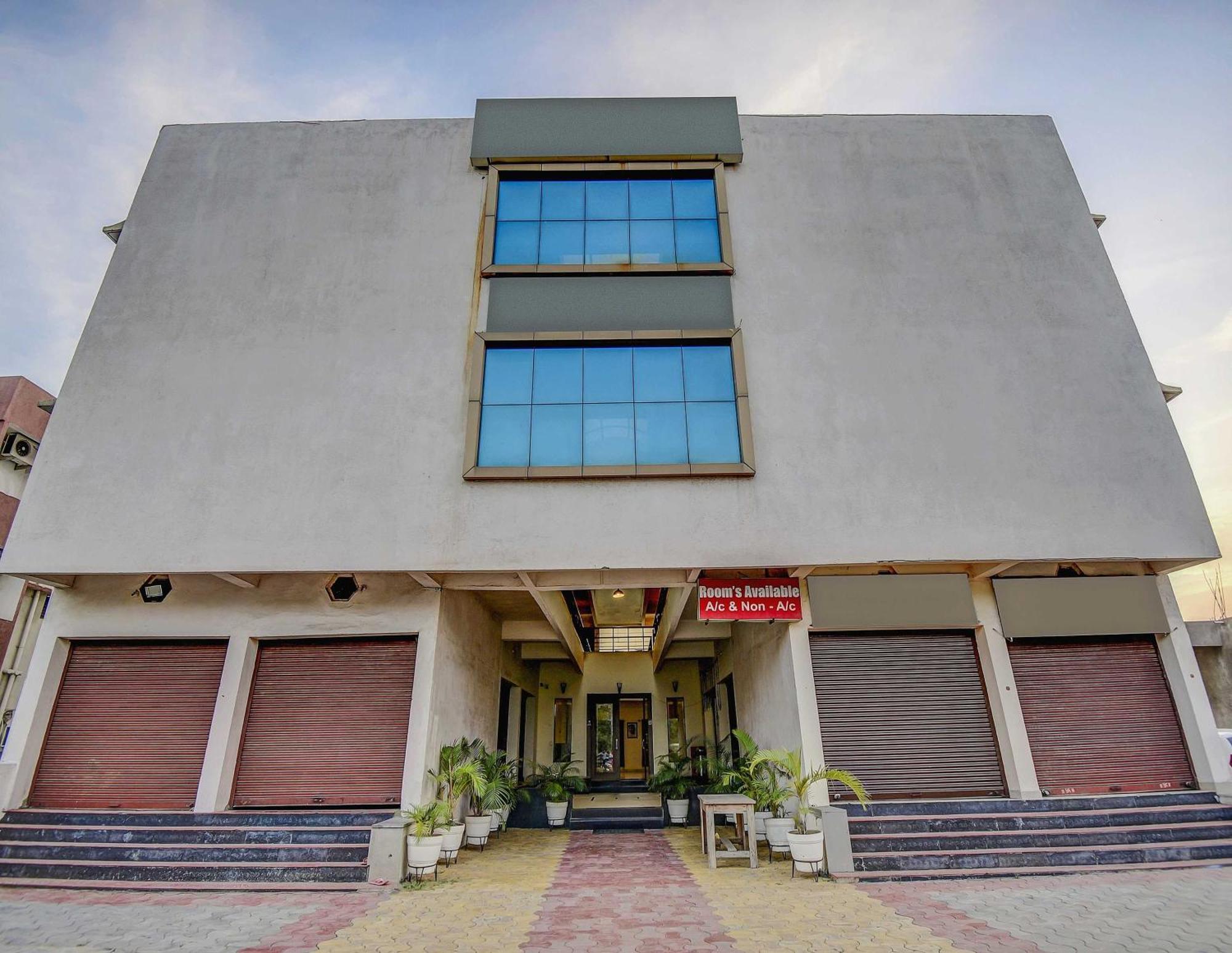 Hotel O Plus Corporate One Khapa  Екстер'єр фото
