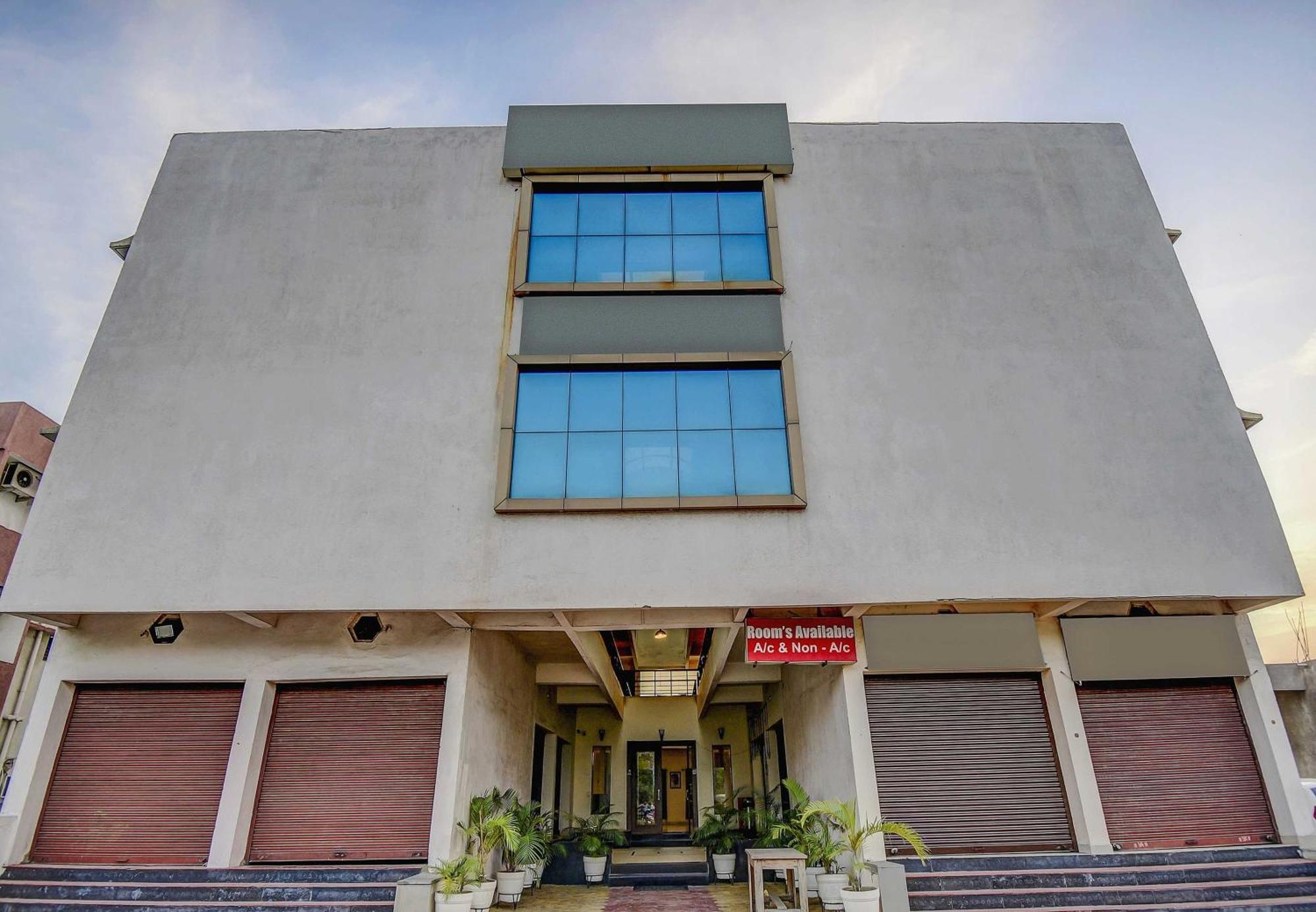 Hotel O Plus Corporate One Khapa  Екстер'єр фото